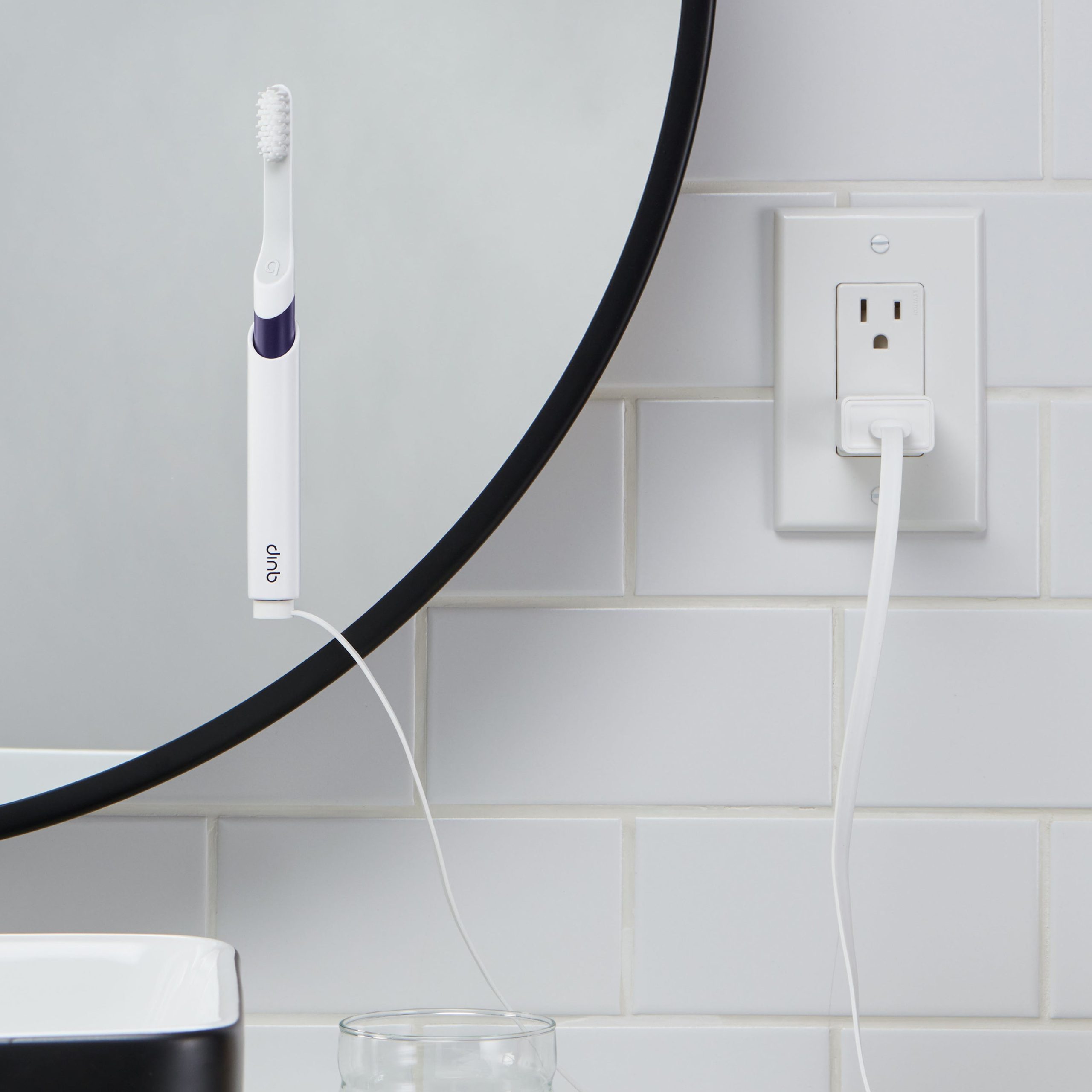 2501_DTC_MagChargingCable_2880x2880_InSitu-1-3.jpg