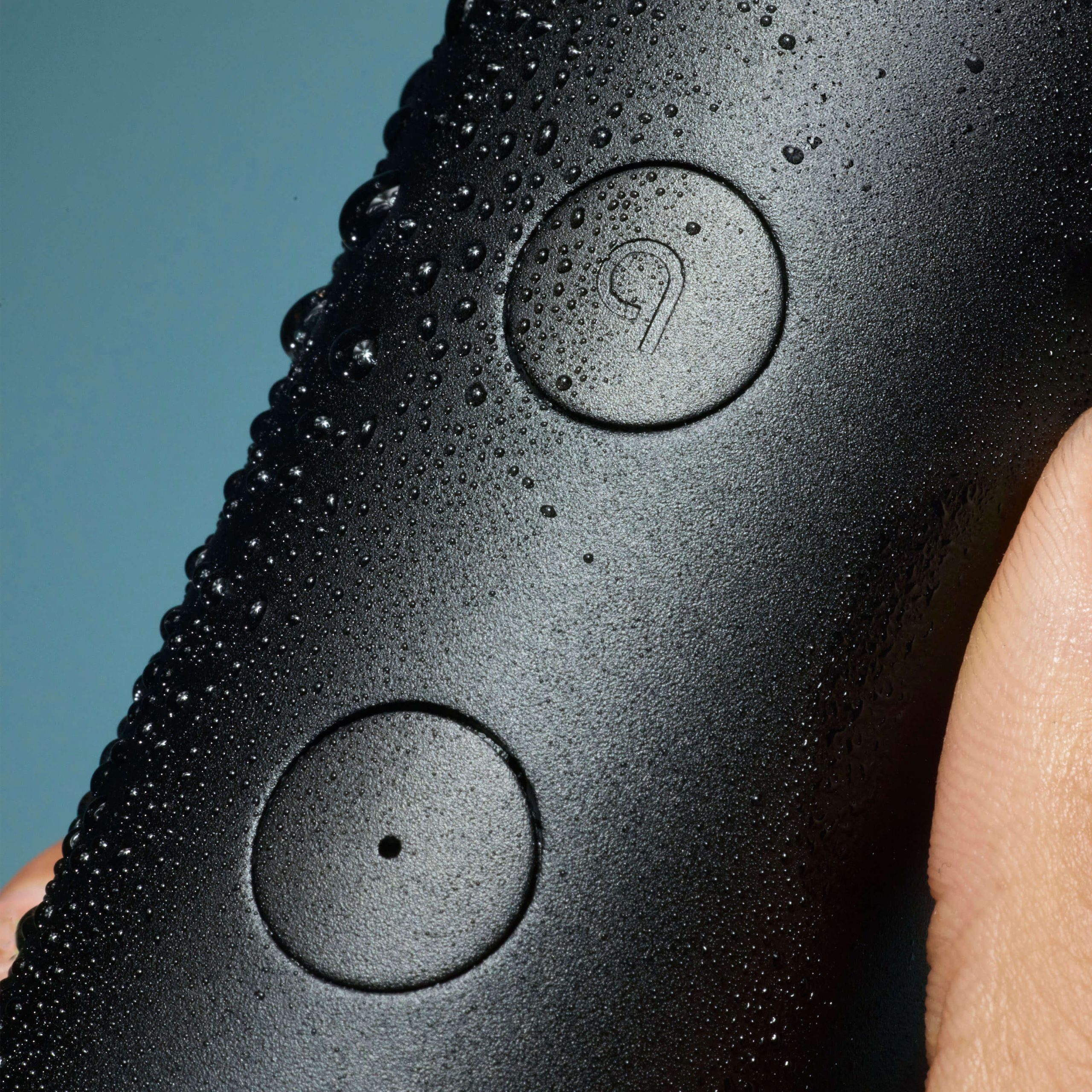 2502_DTC_PDP_ImageRefresh_WaterFlosser_All-Black_5.jpg