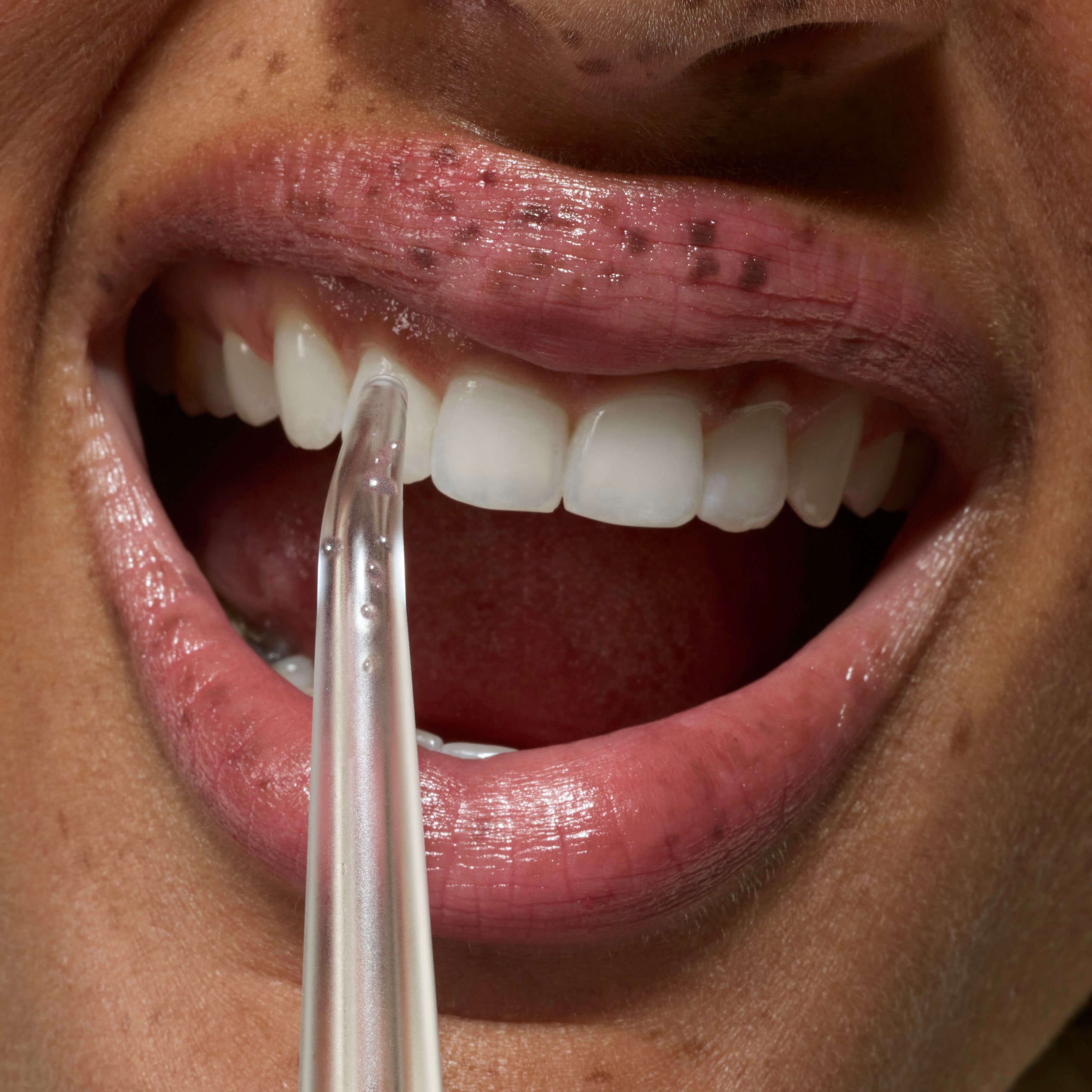 2502_DTC_PDP_ImageRefresh_WaterFlosser_ClearRefill_2.jpg